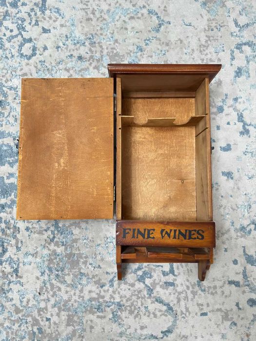 Настенный бар для бутылок