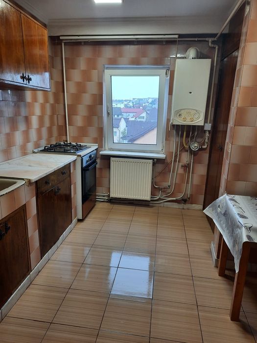 Închiriez apartament în Trivale.