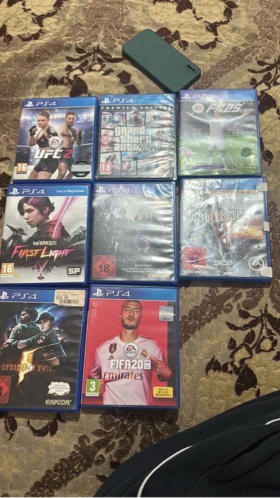 Vand ps4 slim 1t 3 mante plus jocuri