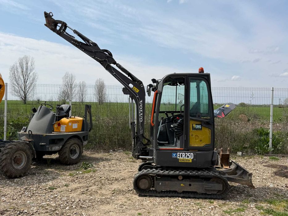 Vand miniexcavator VOLVO EXR252D cu accesorii si remorca transport