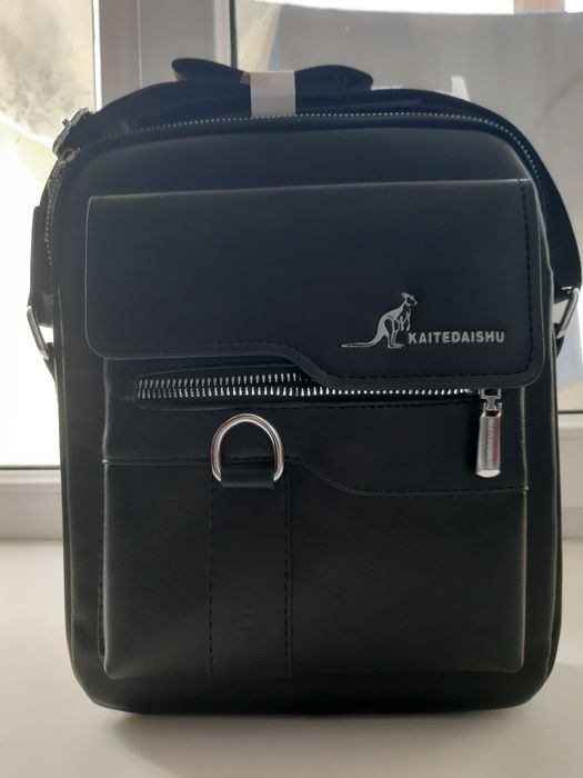 Продам чёрную сумку барсетку