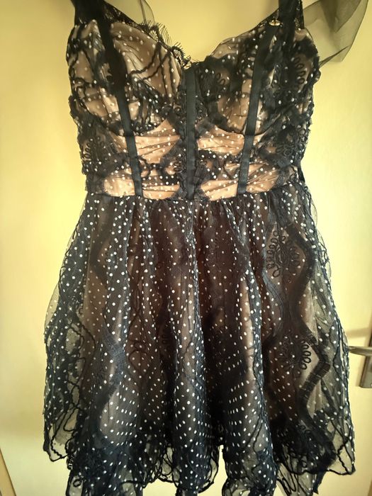 Нова рокля на Алеса с етикет ХС