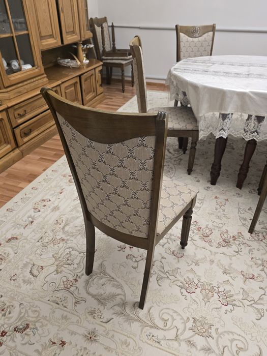 Стол стулья для зала