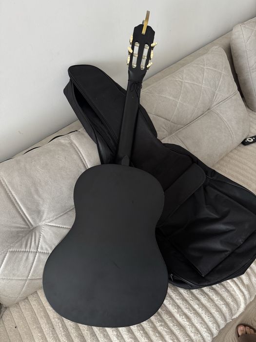 Klassika gitara sotiladi