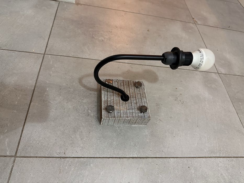 Aplica perete stil industrial