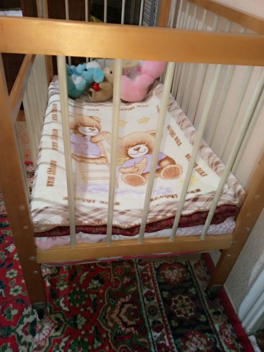 Bolalar krovati sifatli