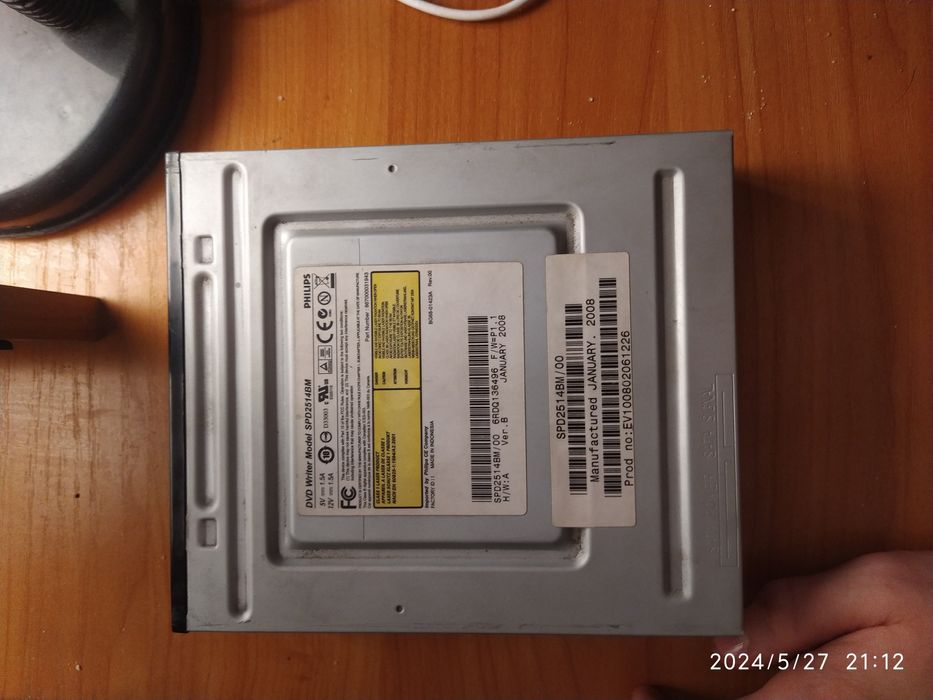 Дисковод для ПК,продаю срочно,есть ещё запчасти от системника и не это