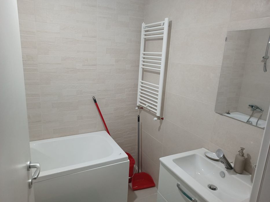 Închiriez ap 2 camere 62 mp