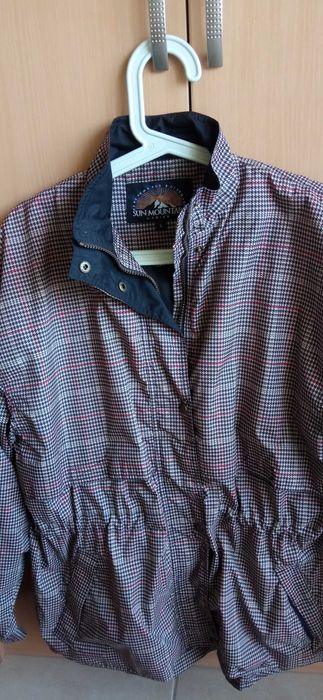 Дамско яке размер 48, против дъжд и вятър