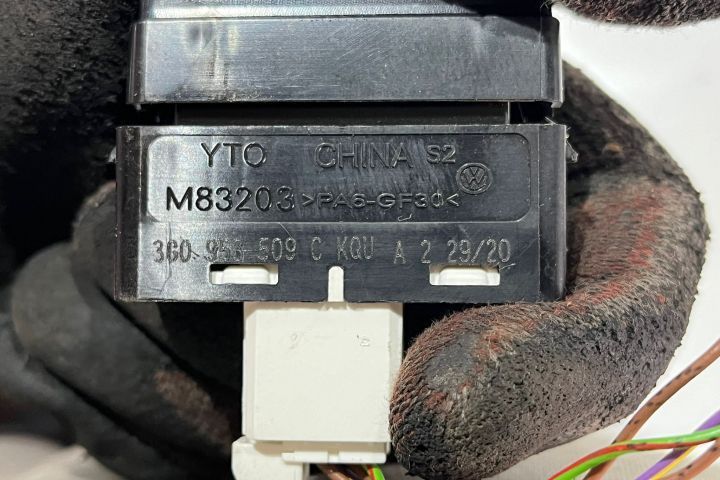 Buton avarie / avarii 3G0953509C Volkswagen VW Passat B8 [facelift] [