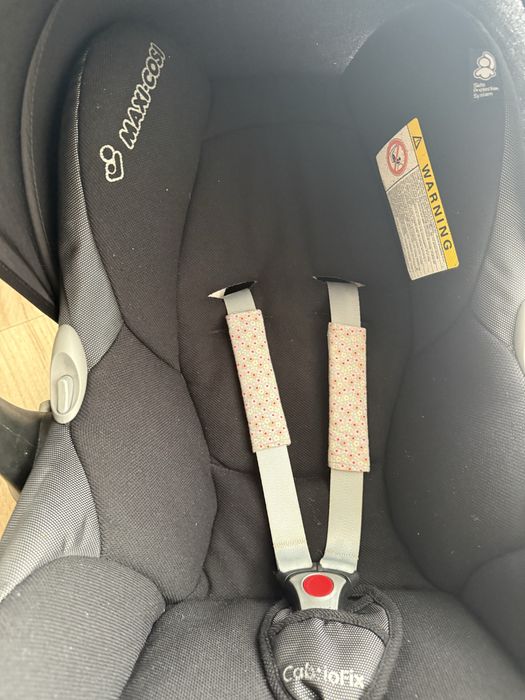 Scoică auto Maxi-Cosi + bază ISOFIX – stare bună