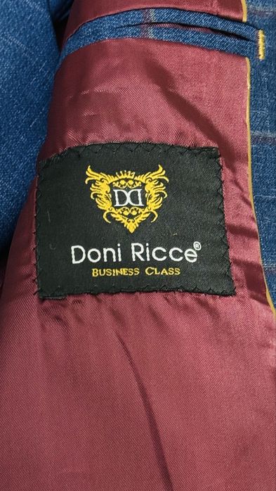 Продам кастюм Doni Ricce