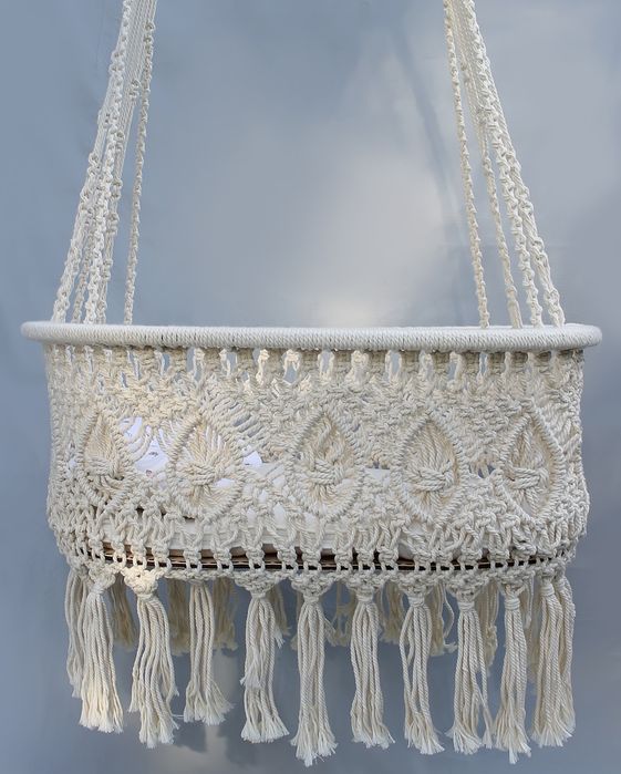 Chiroyli qo‘l mehnati bilan to‘qilgan makrame arg‘imchoq sotiladi.
Uy