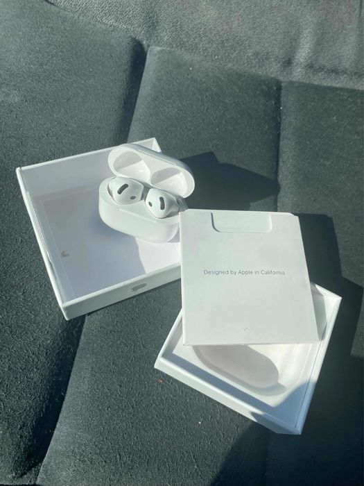 Vand casti AirPods 4