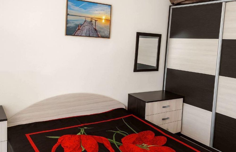 Дава се под наем Двустаен апартамент в Варна, Цветен квартал - 62 кв.м за 430 € - Снимка #2