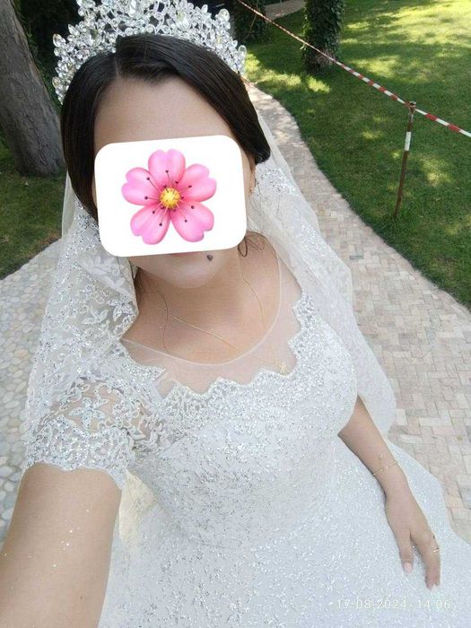 Свадебное платье L-XL, корсетное, в комплекте фата и подъюбник»