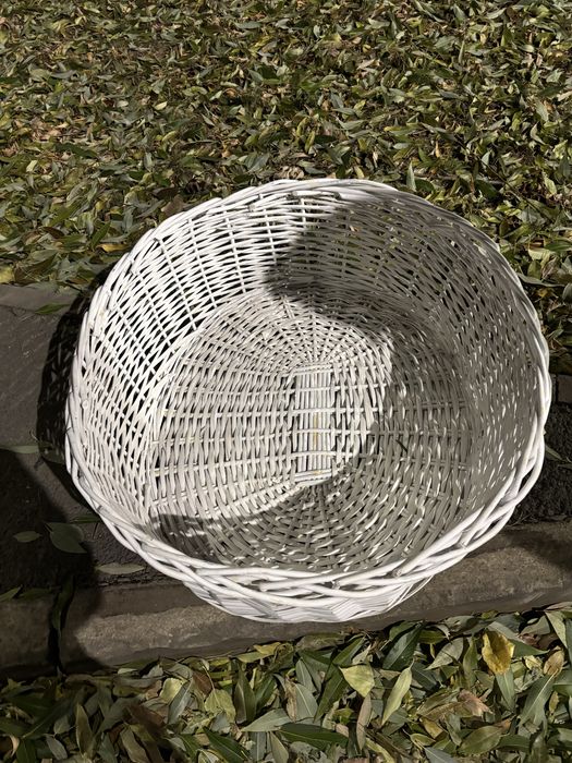 Продам белую корзину очень большая