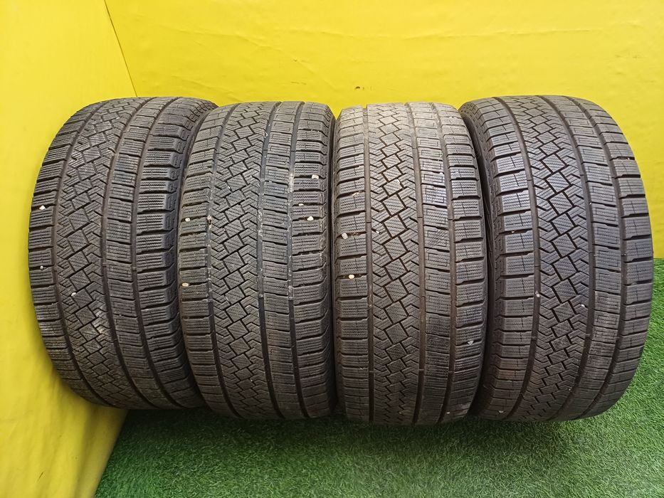 Шины 245/40 R18 Pirelli комплект.