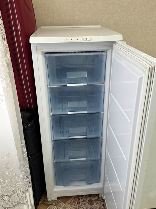 Продам морозильник в отличном состоянии 110*50