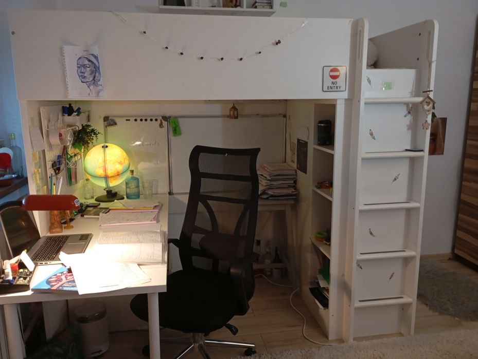 Pat supraetajat  IKEA 90 X 200 cm  cu dulap si rafturi incluse, scara si birou  cu 3 sertare