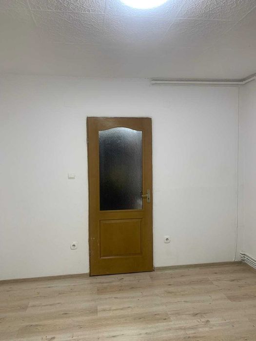 Vând garsonieră în broscarie