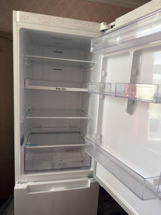 Холодильник Samsung RB33A32N0WW/WT белый