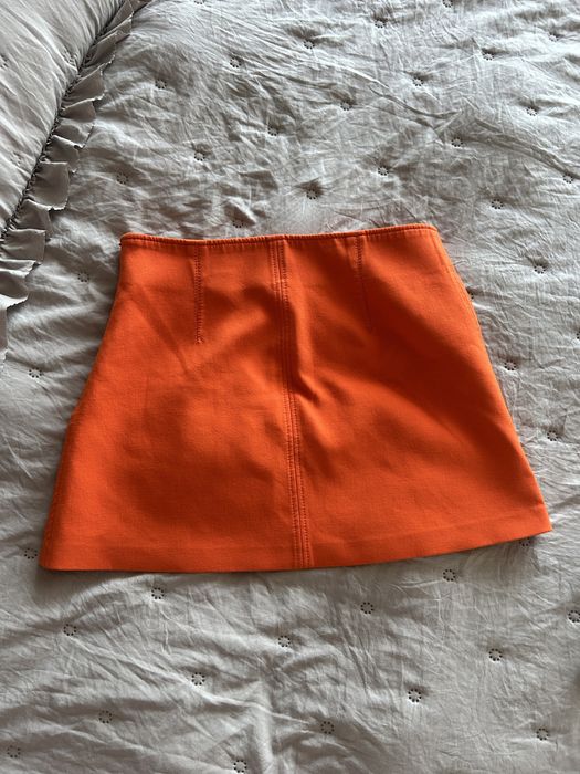 Ярка оранжева пола Zara