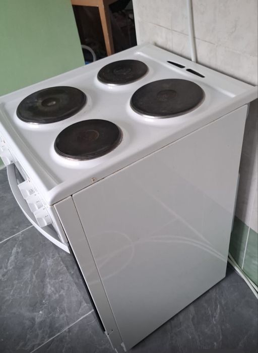 Продам электирческую плиту