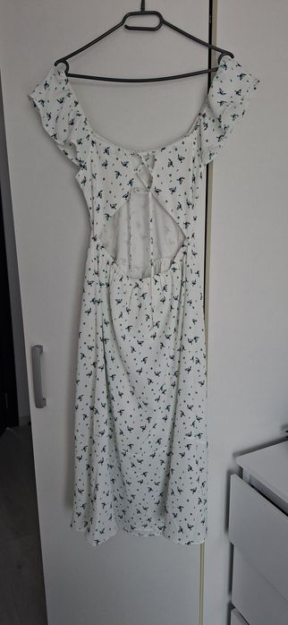 Rochie cu  spatele gol , midi