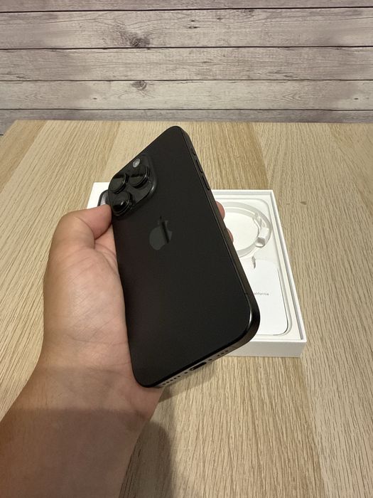 iPhone 15 Pro 128GB в цвят Black Titanium!