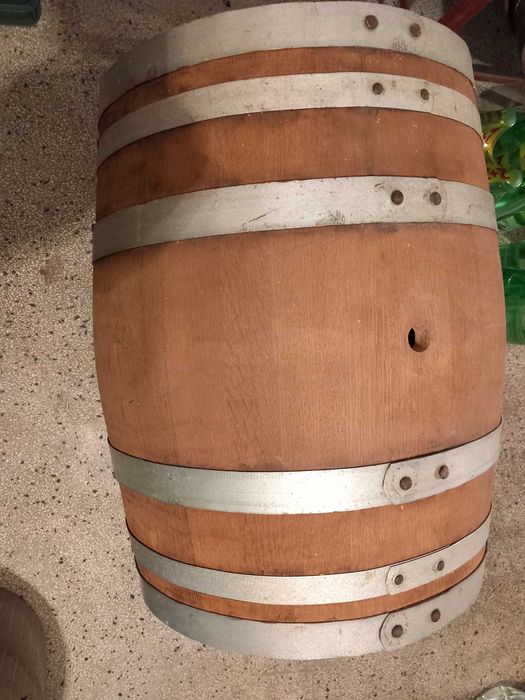 Дъбова бъчва 100 литра със стойка
