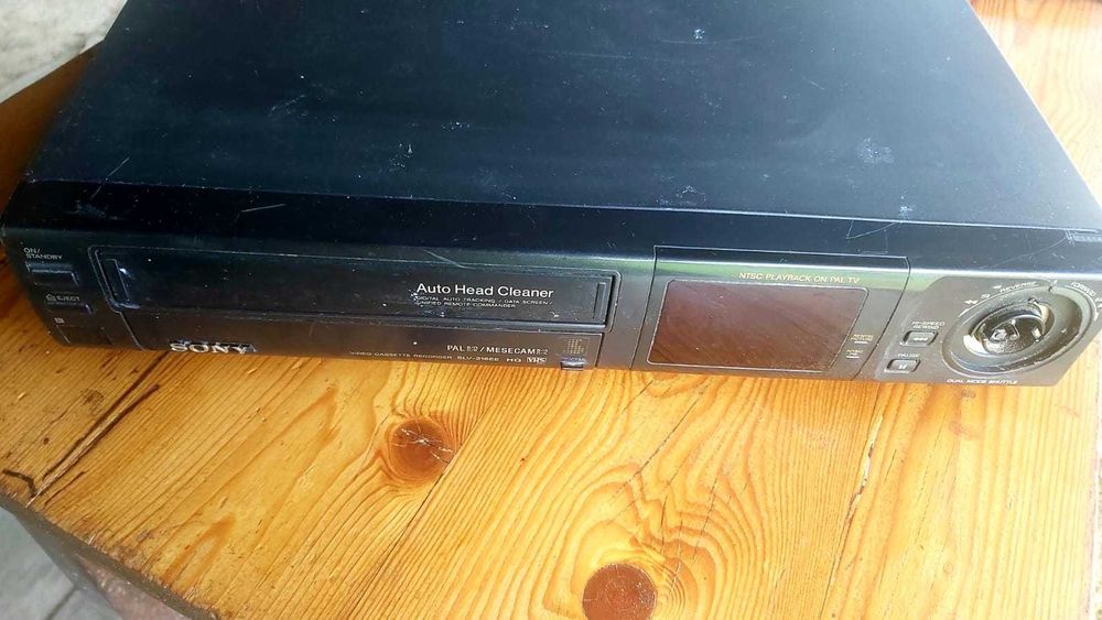 Видеокасетофон Sony SLV-216EE - за части или ремонт