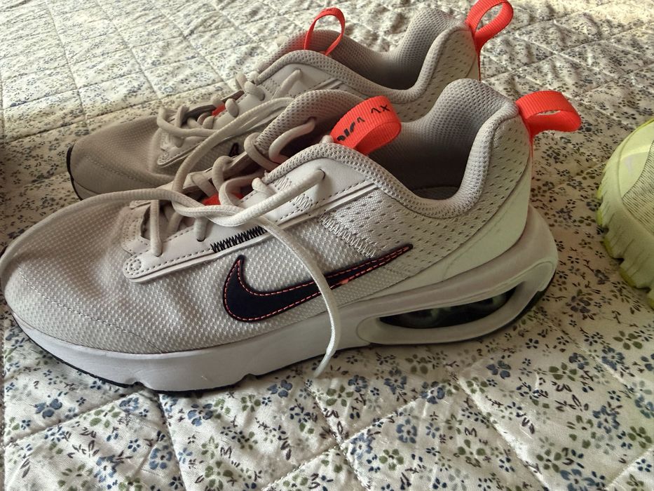 Продавам запазени маратонки на Nike