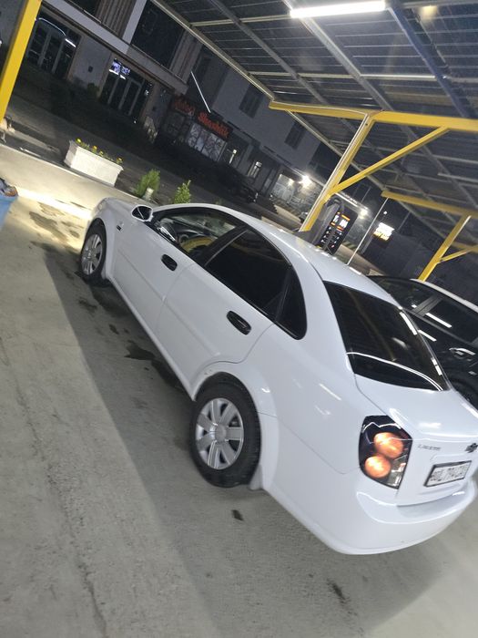 Lacetti 1.8 sotiladi 2009