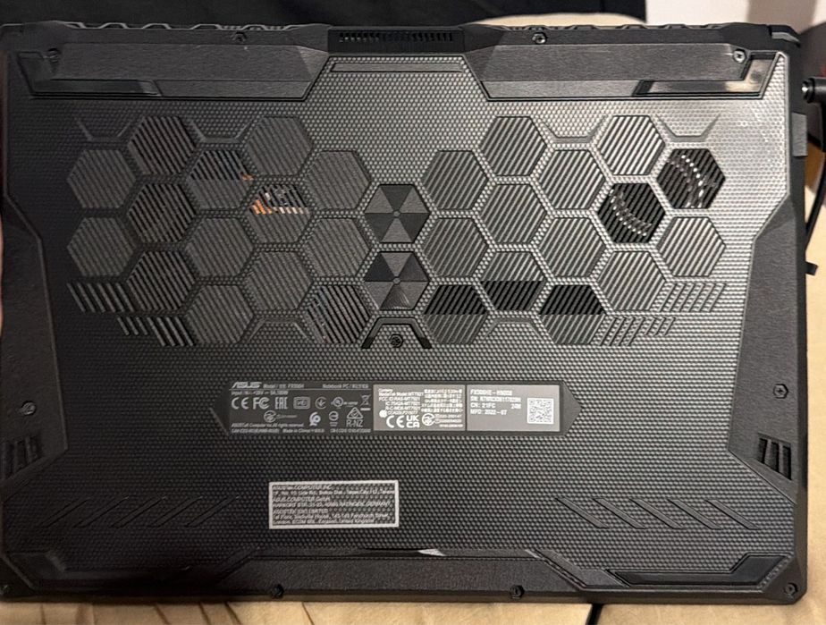 Laptop ASUS TUF F15 FX506HE folosit putin