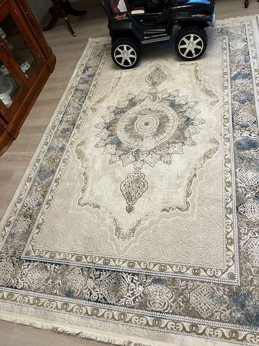 Продам ковёр 2 х 3!