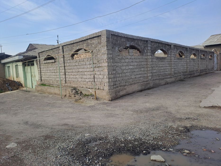 Uy sharoitlari bor 6.94sotix balnitsa yaqin GAI yonida bozorga yaqin