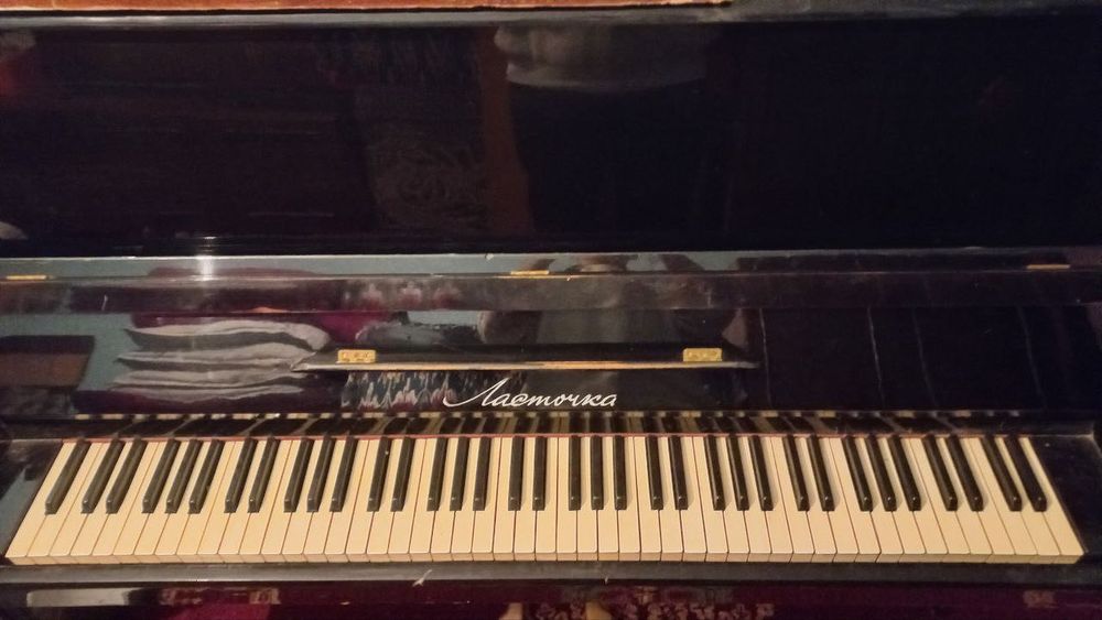 Pianino sotiladi. Holati yaxshi 1mln so’m. Guliston shahar