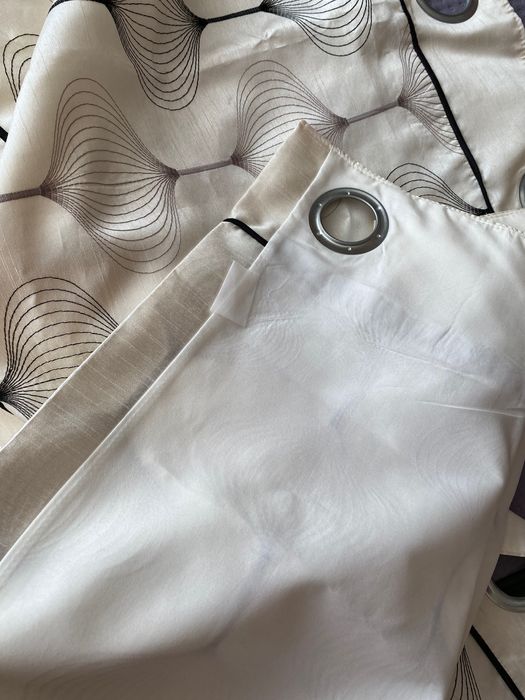 Завеси две екрю затъмняващи светли