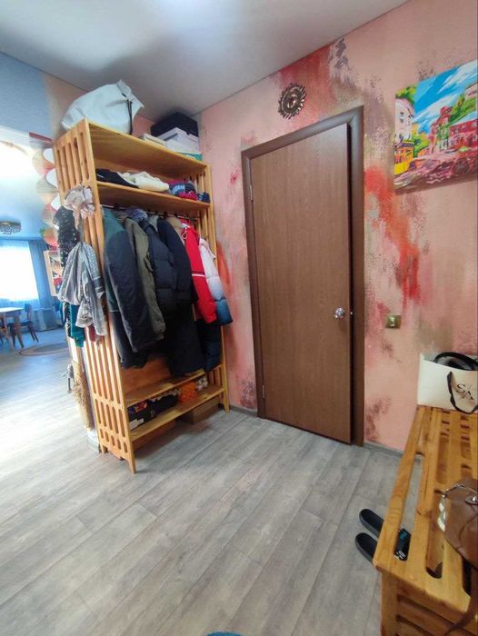 Продам трехкомнатную с отличным ремонтом