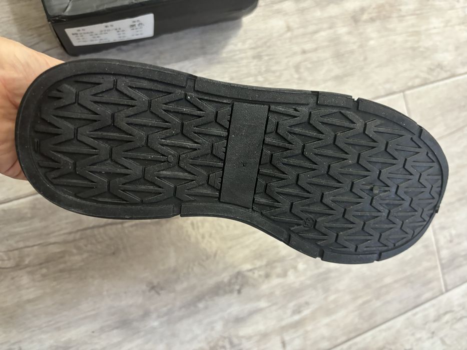 Продаются мужские  кроссовки