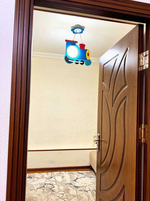 Бобур кучасида NEXT SUPERMARKETI рўпараси қизларга квартира без маклер