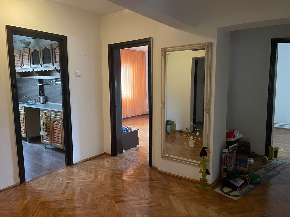 Vand apartament 4 camere in Satu Mare