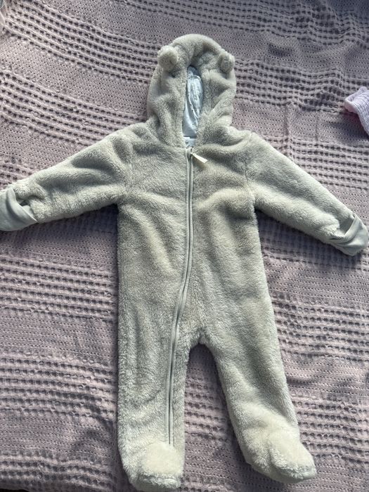 Продам комбинезоны детские 2 шт