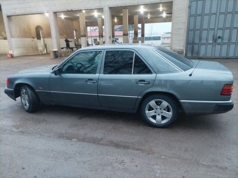 Mersades  benz 124w srochna sotiladi naxtga