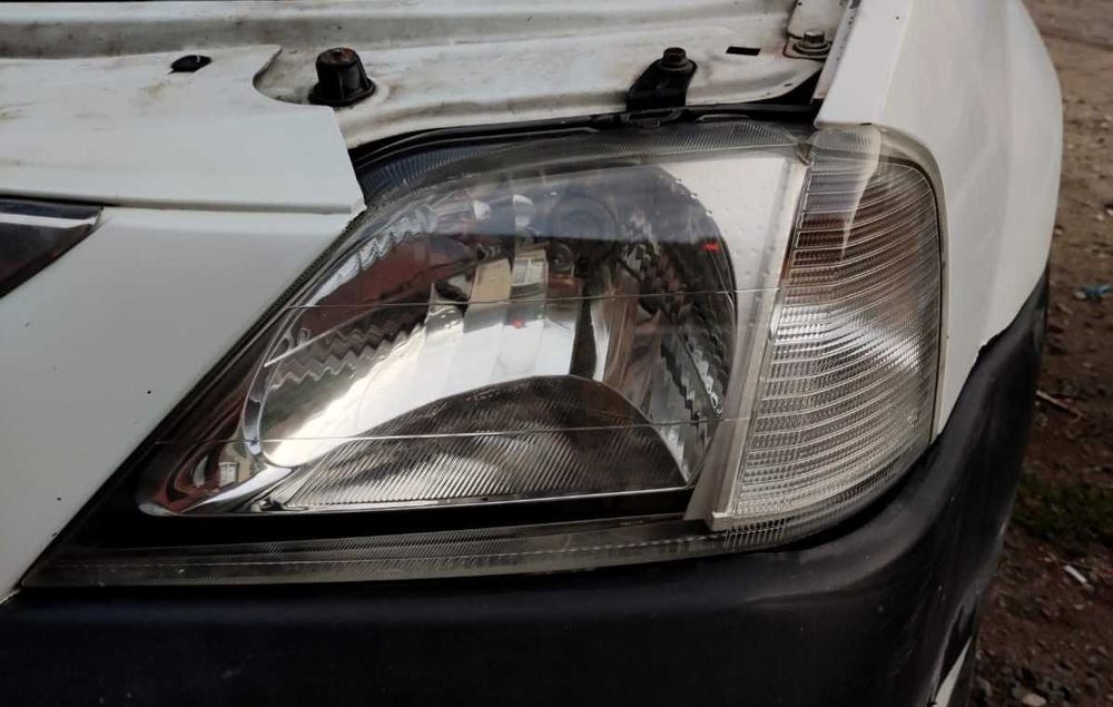 Reconditionare Faruri cu polimer.