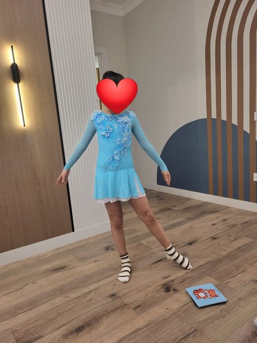 Продам платья для фигурной катание