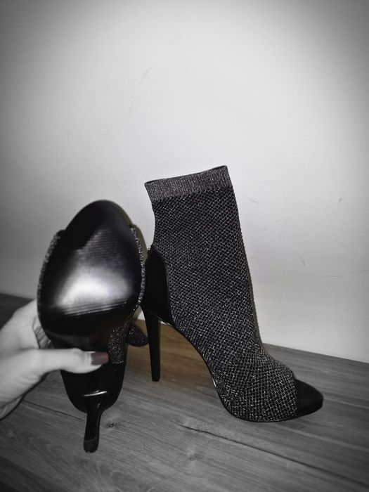 GUESS JEANS Боти на висок ток
JEANS, Боти с висок ток и отворен връх
J