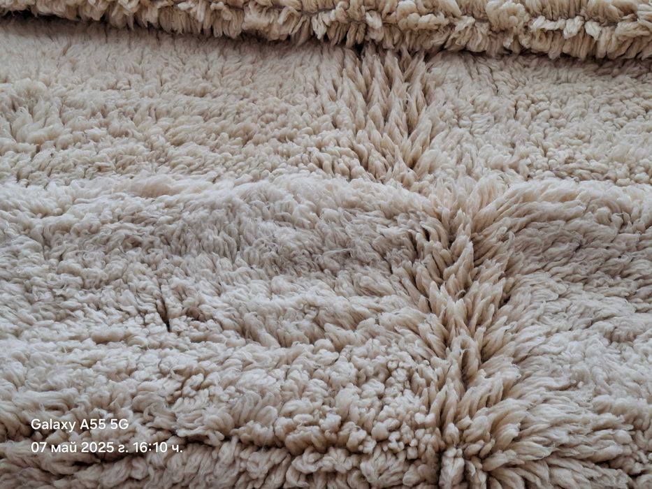 Китеник естествена вълна. Размер 2,85 на 2,15 метра. Нов, неизползван.