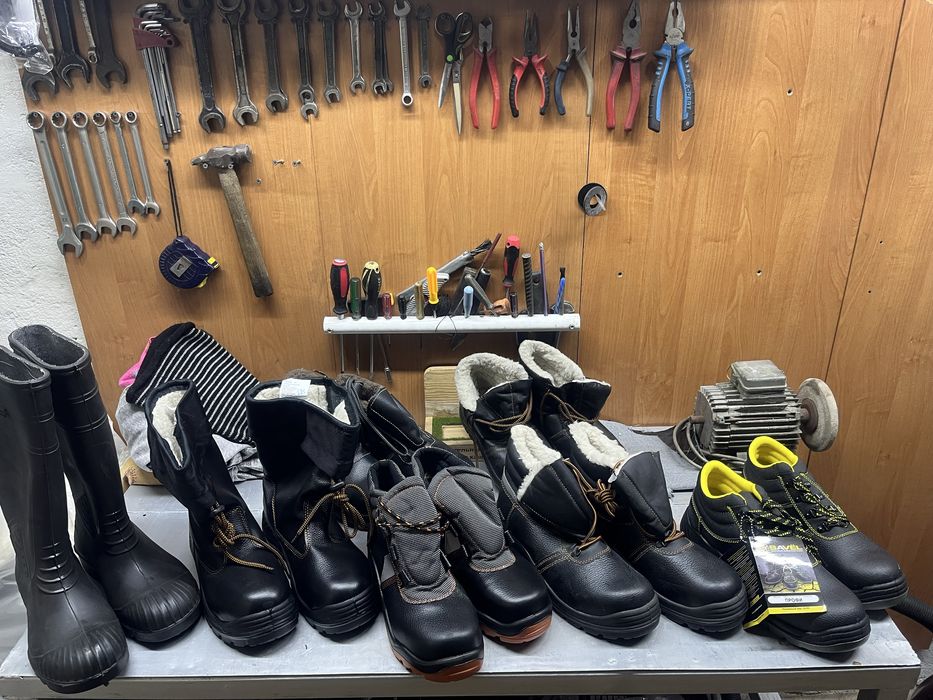 Рабочая спец обувь.